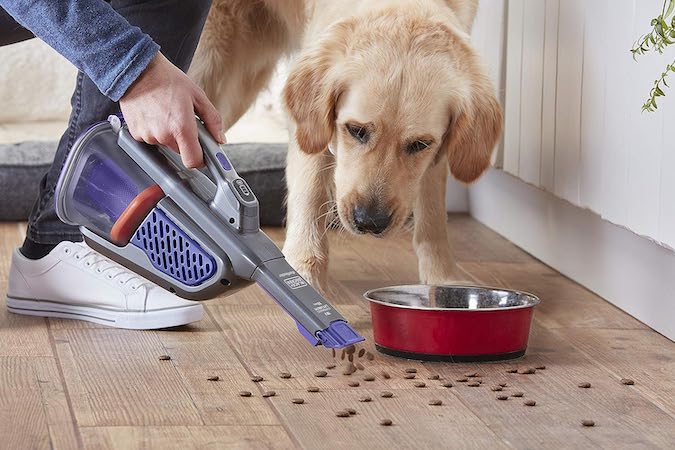 BLACK and DECKER BHHV520BFP limpiando comida mascotas